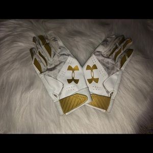 Woman Under Armor Softball Gloves